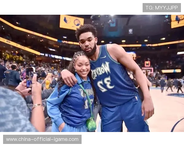 唐斯勾手神准，森林狼主场球迷一片欢呼